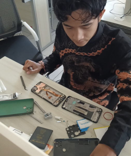 Service HP dikampus jam istirahat